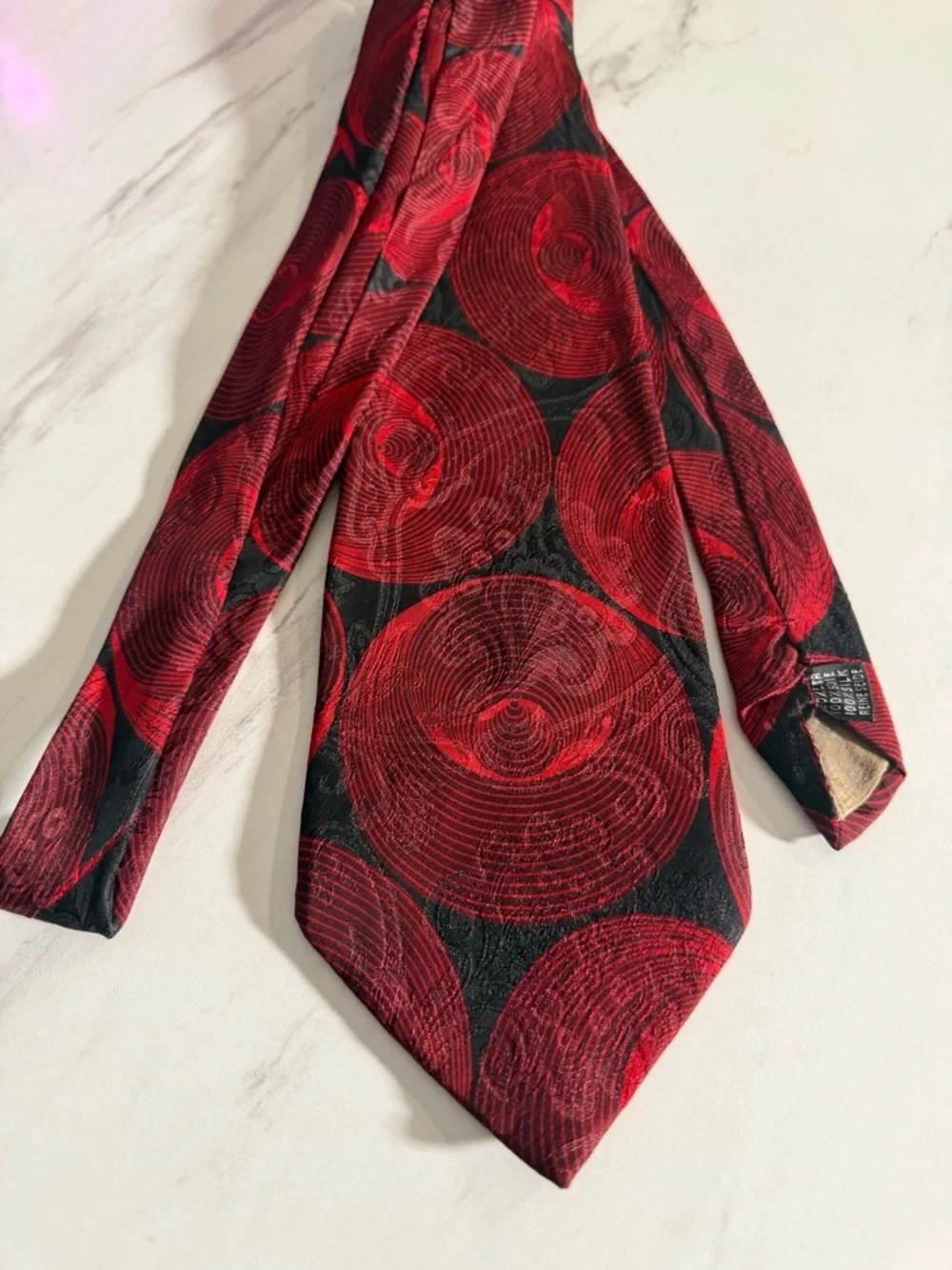 Silk Red and Black Circular Pattern Tie